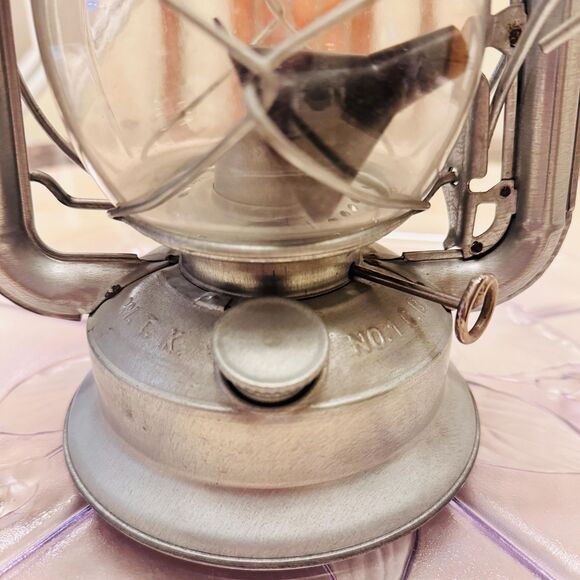 New Vintage W.T. Kirkman “Little Champ” No.1 C.B.Oil Lantern Metal Kerosene Lamp - Picture 11 of 15